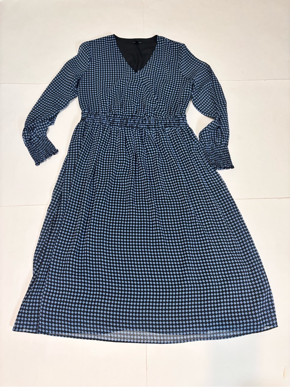 Who What Wear Navy and Light Blue Geometric V-Neck Midi Dress